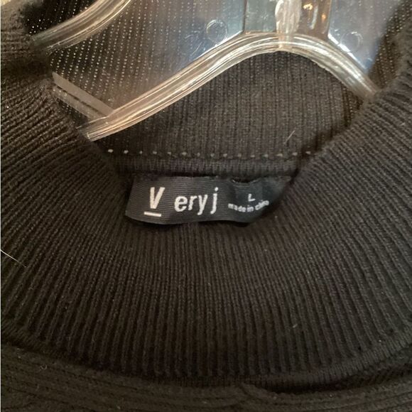 LARGE BLACK RIBBED MOCK NECK CRIOPPED COLLARBONE CUTOUT SWEATER - Picture 5 of 6